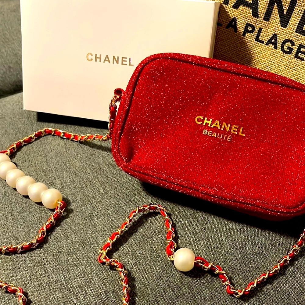 Metallic Beauty bag with Chain (none brand)
